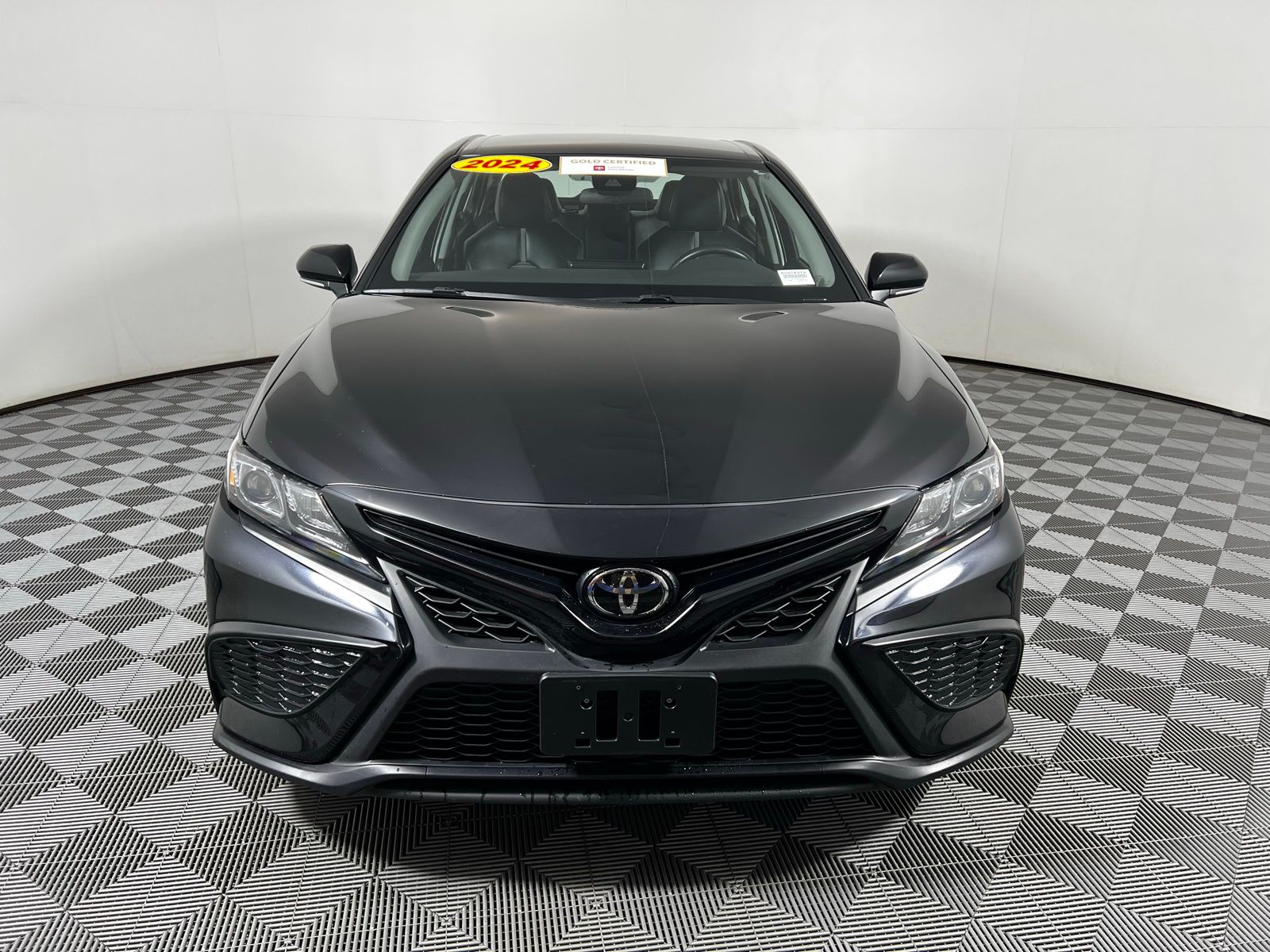 2024 Toyota Camry SE 2