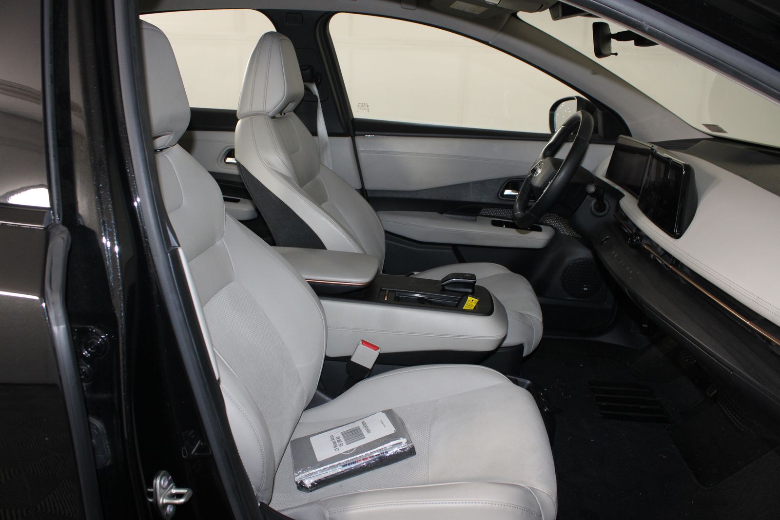 Used 2023 Black Nissan ENGAGE image 25