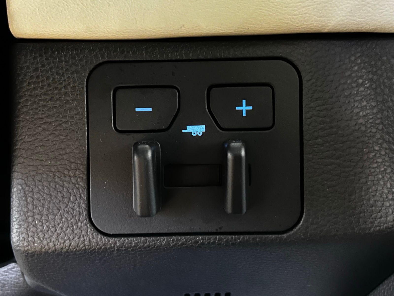 Thumbnail: 2023 Toyota Tundra - 22