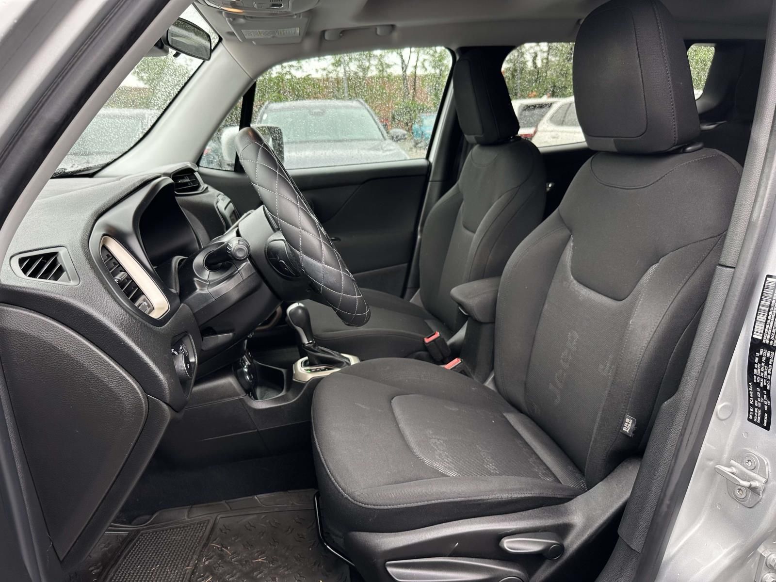 Used 2016 Silver Jeep Latitude image 8