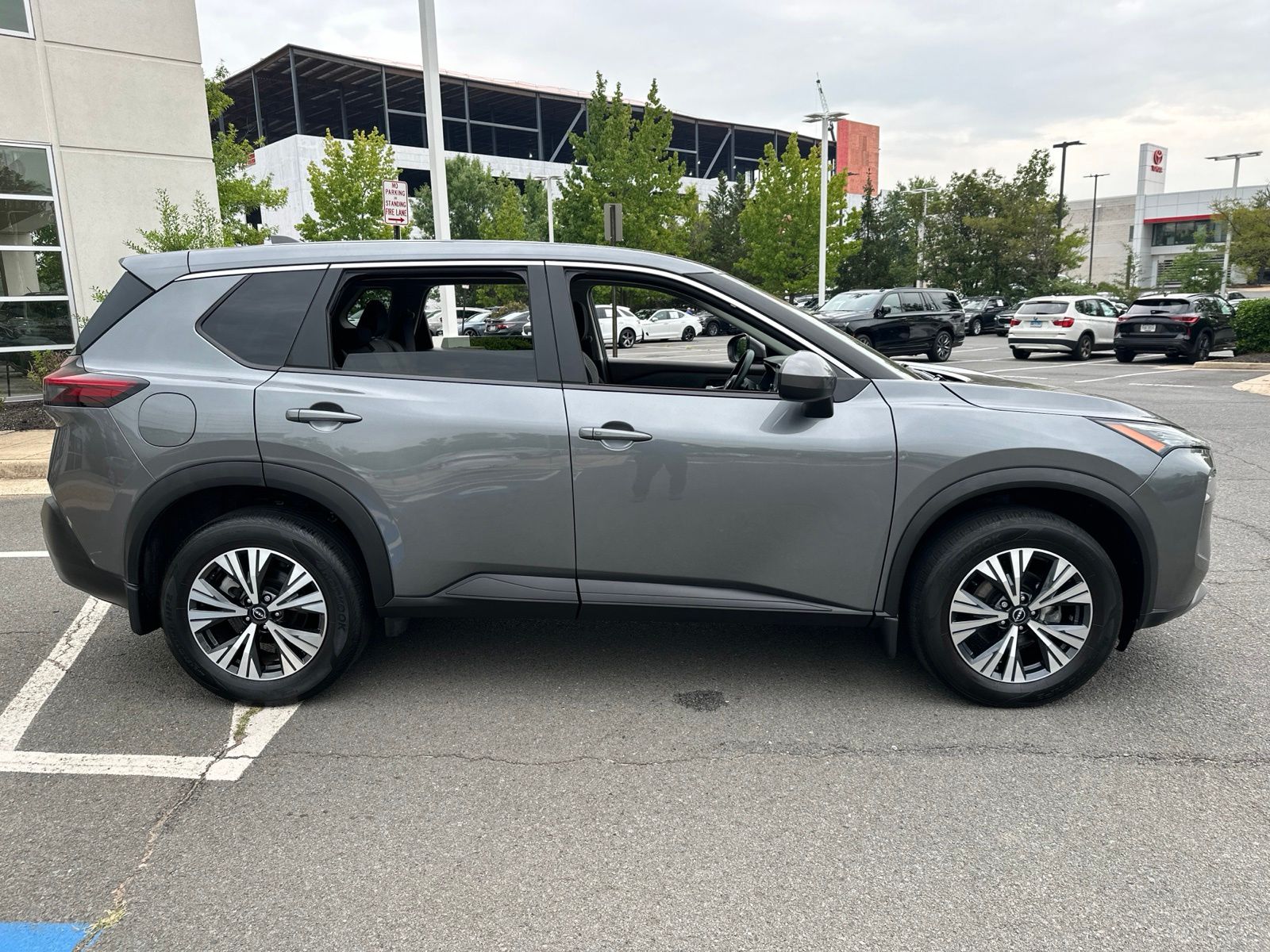 Used 2023 Gray Nissan SV image 8