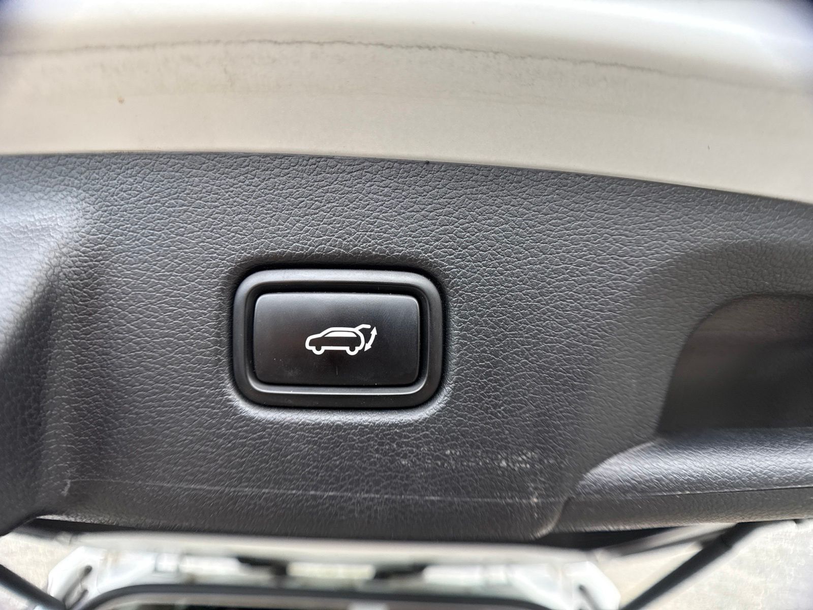 Used 2022 White Hyundai SEL image 25
