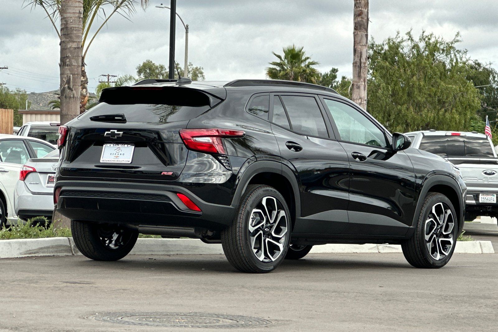 View vehicle photo 4