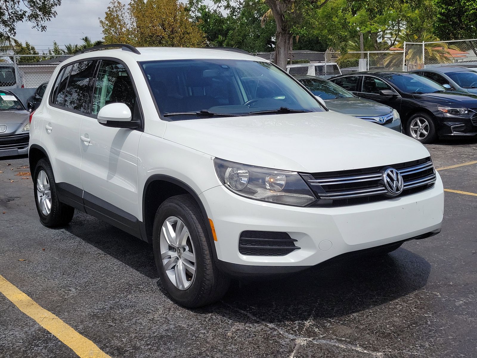 View vehicle photo 3