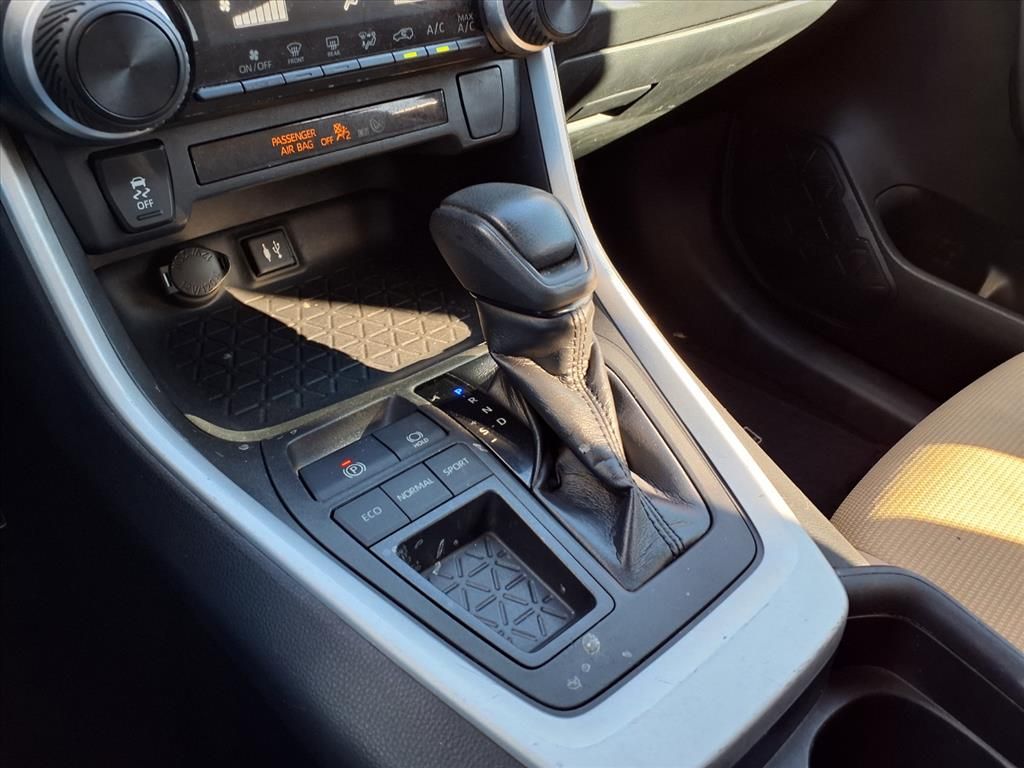 2019 Toyota RAV4 LE White at Emmons Autoplex