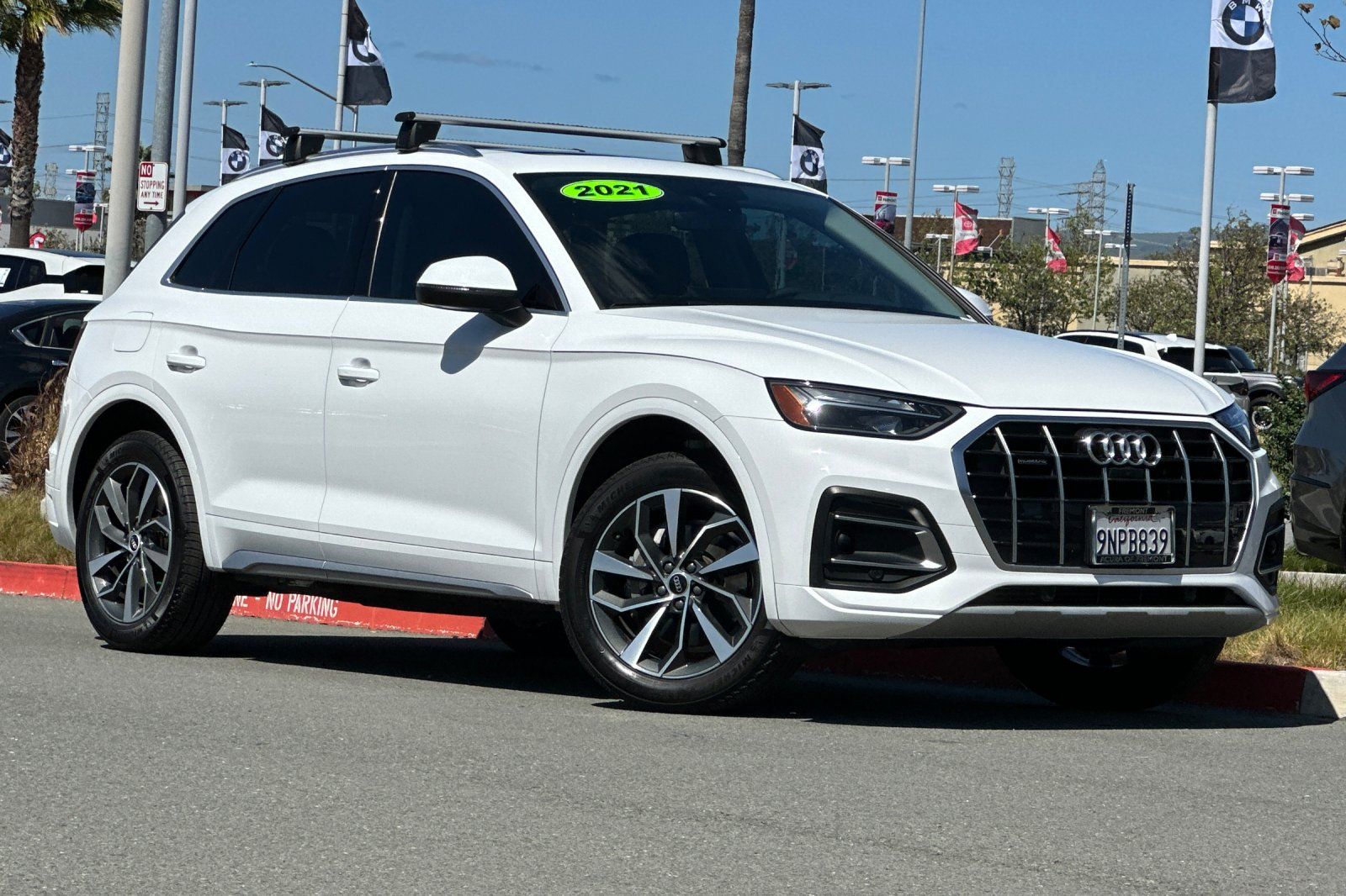 View vehicle photo 2