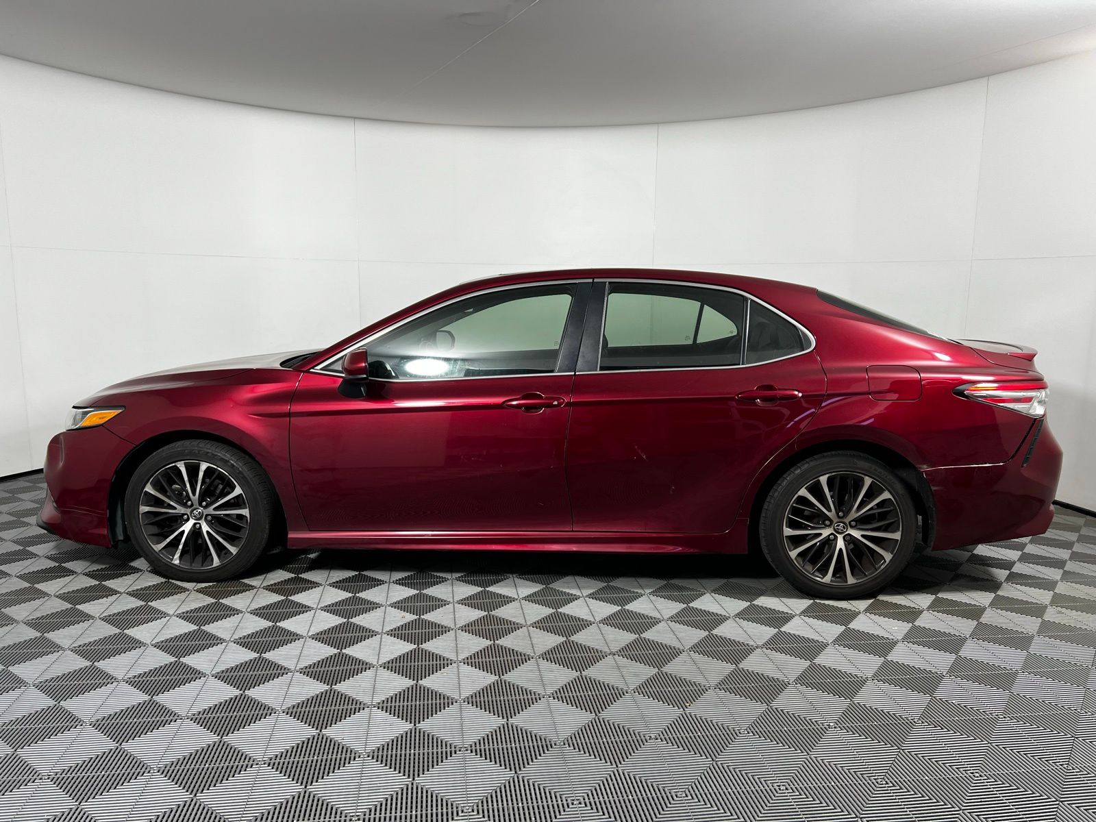 Thumbnail: 2018 Toyota Camry - 8