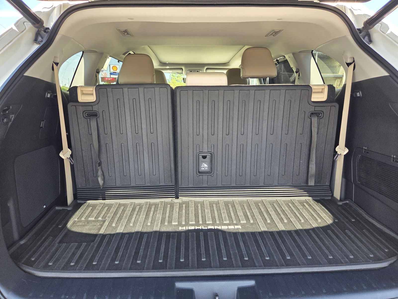 used 2021 Toyota Highlander car, priced at $29,325