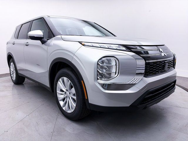 2026 Mitsubishi Outlander ES