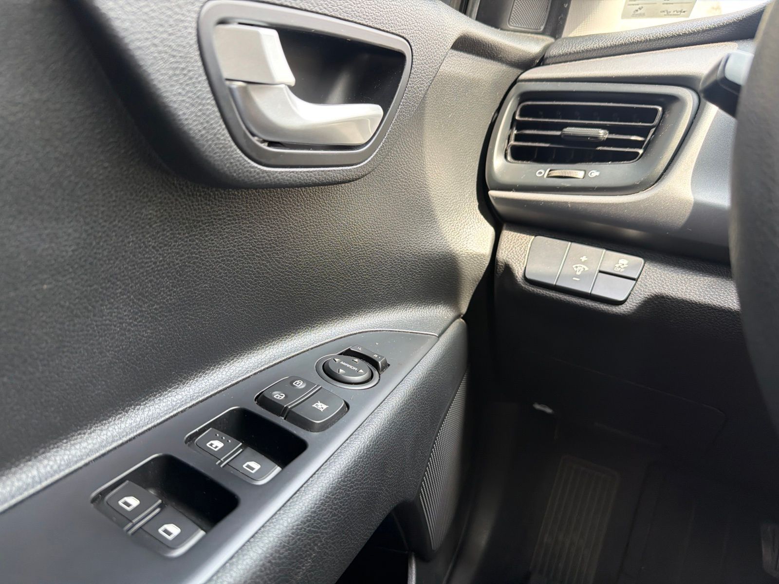 Used 2022 Silky Silver Kia S image 23