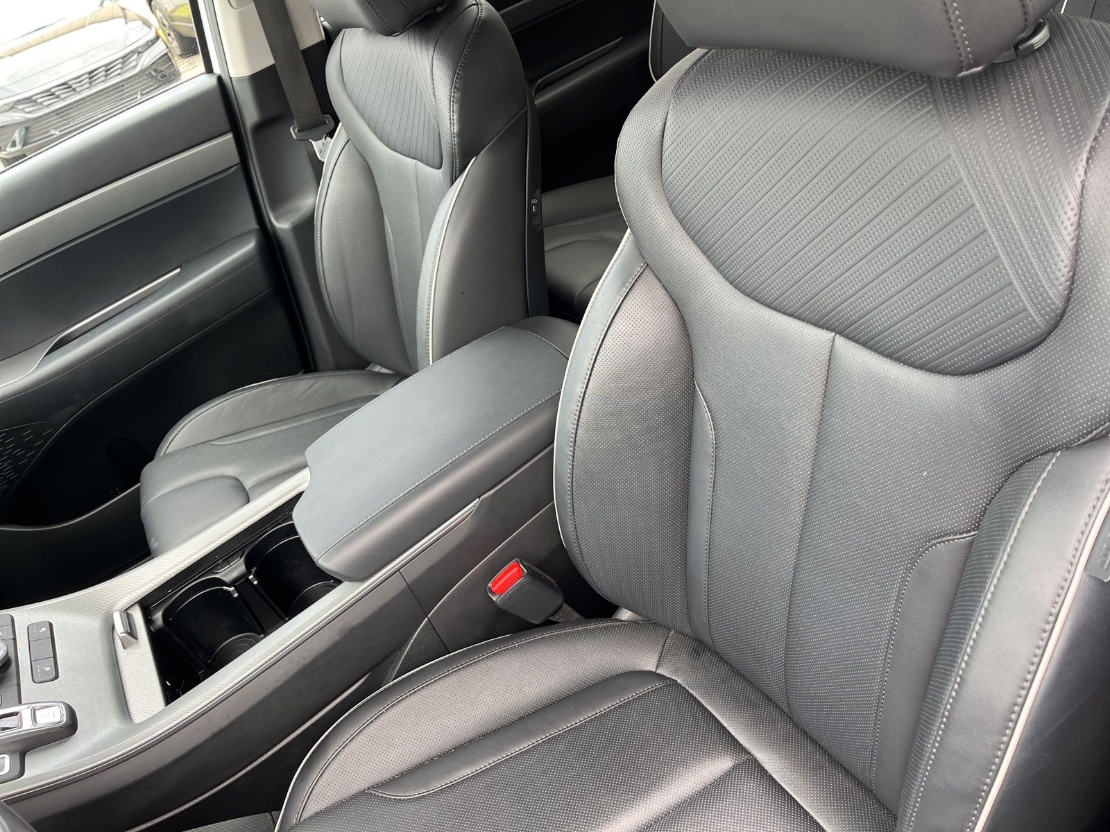 Used 2025 White Hyundai XRT image 17