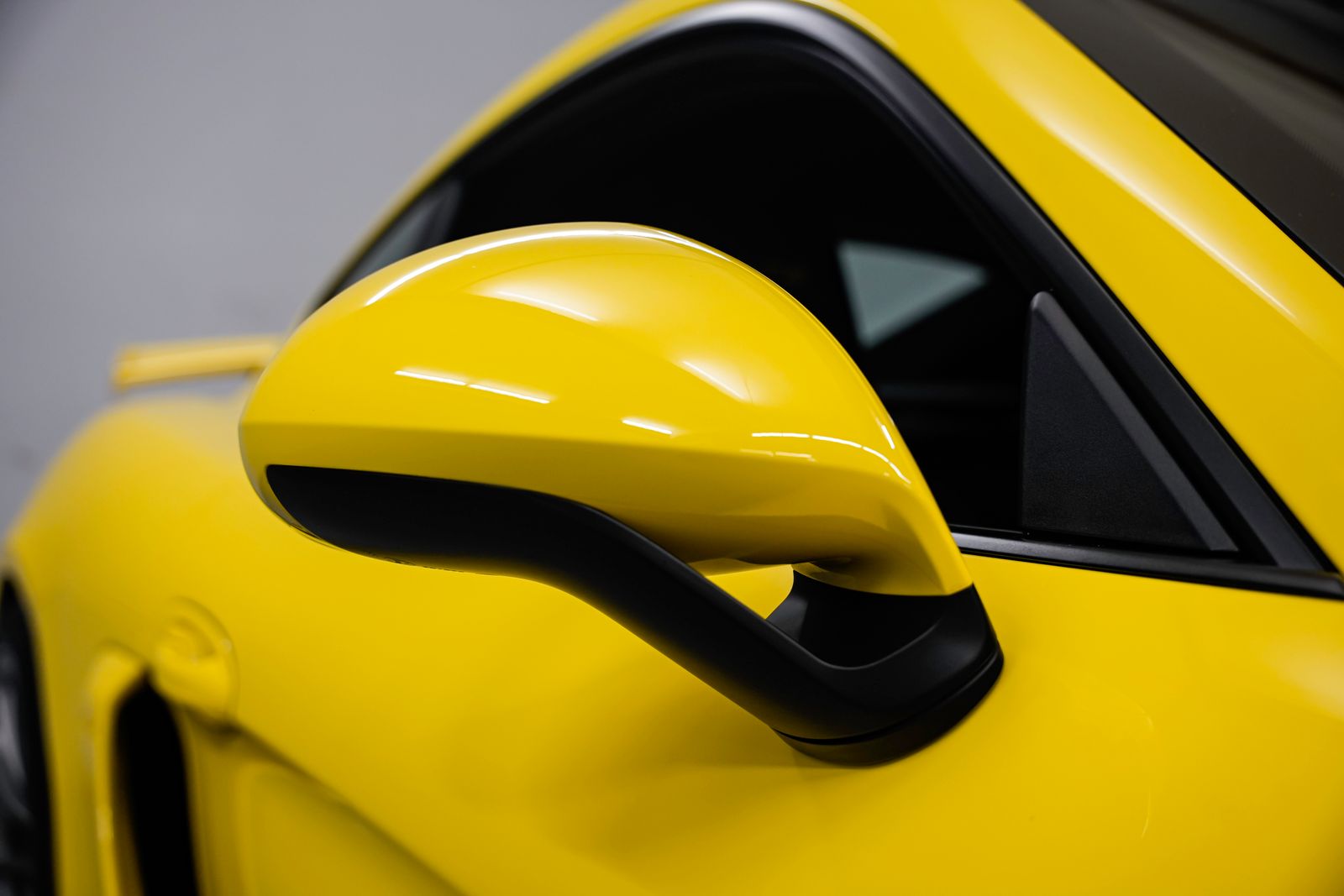 2016 Porsche Cayman GT4 — photo 37