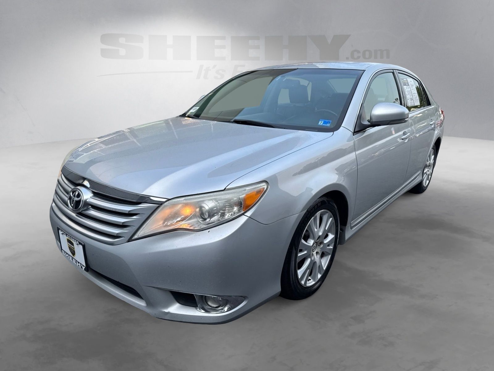 Used 2012 Classic Silver Metallic Toyota Base image 15