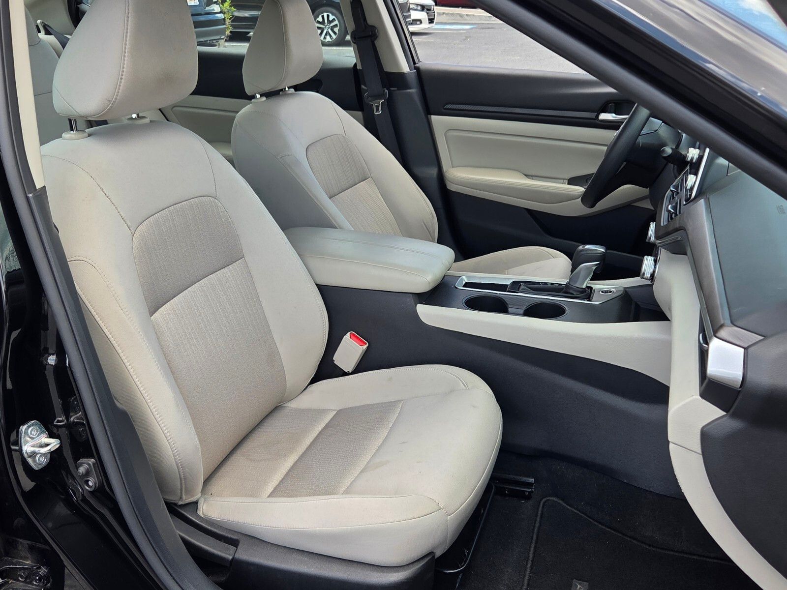 Used 2025 Super Black Nissan 2.5 SV image 16