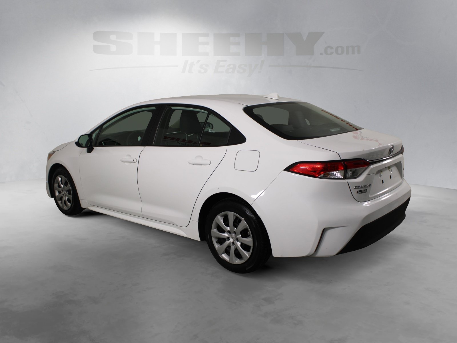 Used 2025 White Toyota LE image 15