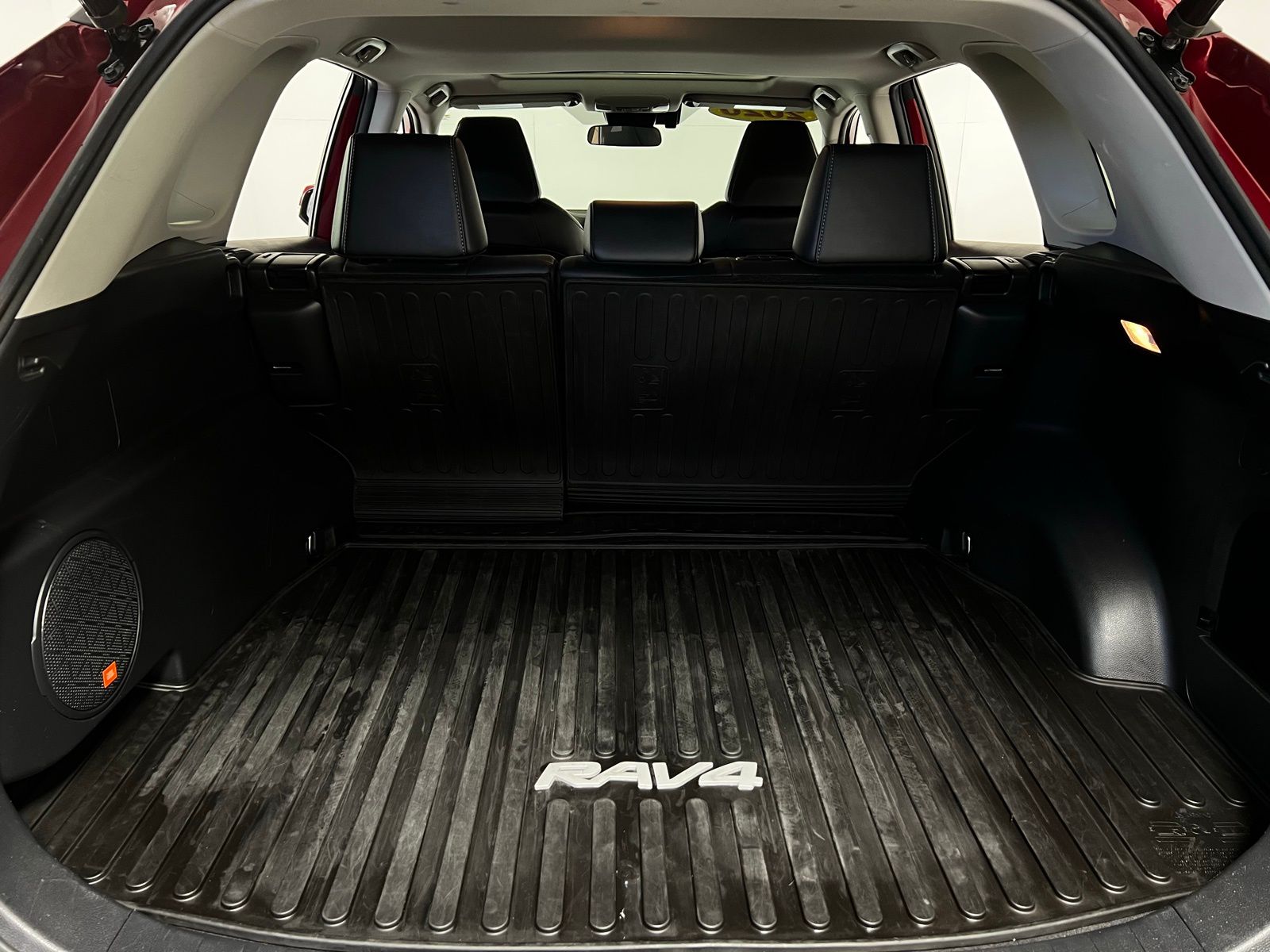 Thumbnail: 2020 Toyota RAV4 - 28