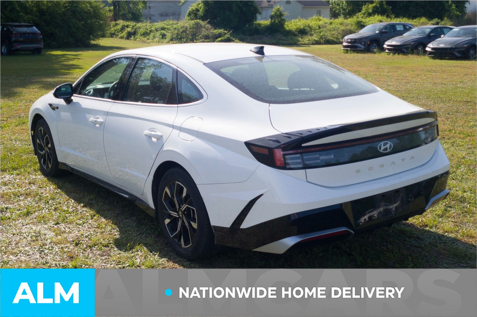 Used 2025 White Hyundai SEL image 5