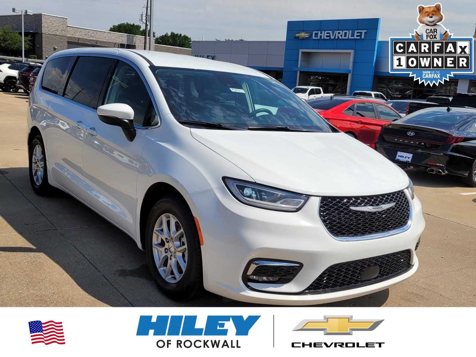 Bright White Clearcoat 2023 Chrysler Pacifica Minivan Front-Wheel Drive 9-Speed Automatic