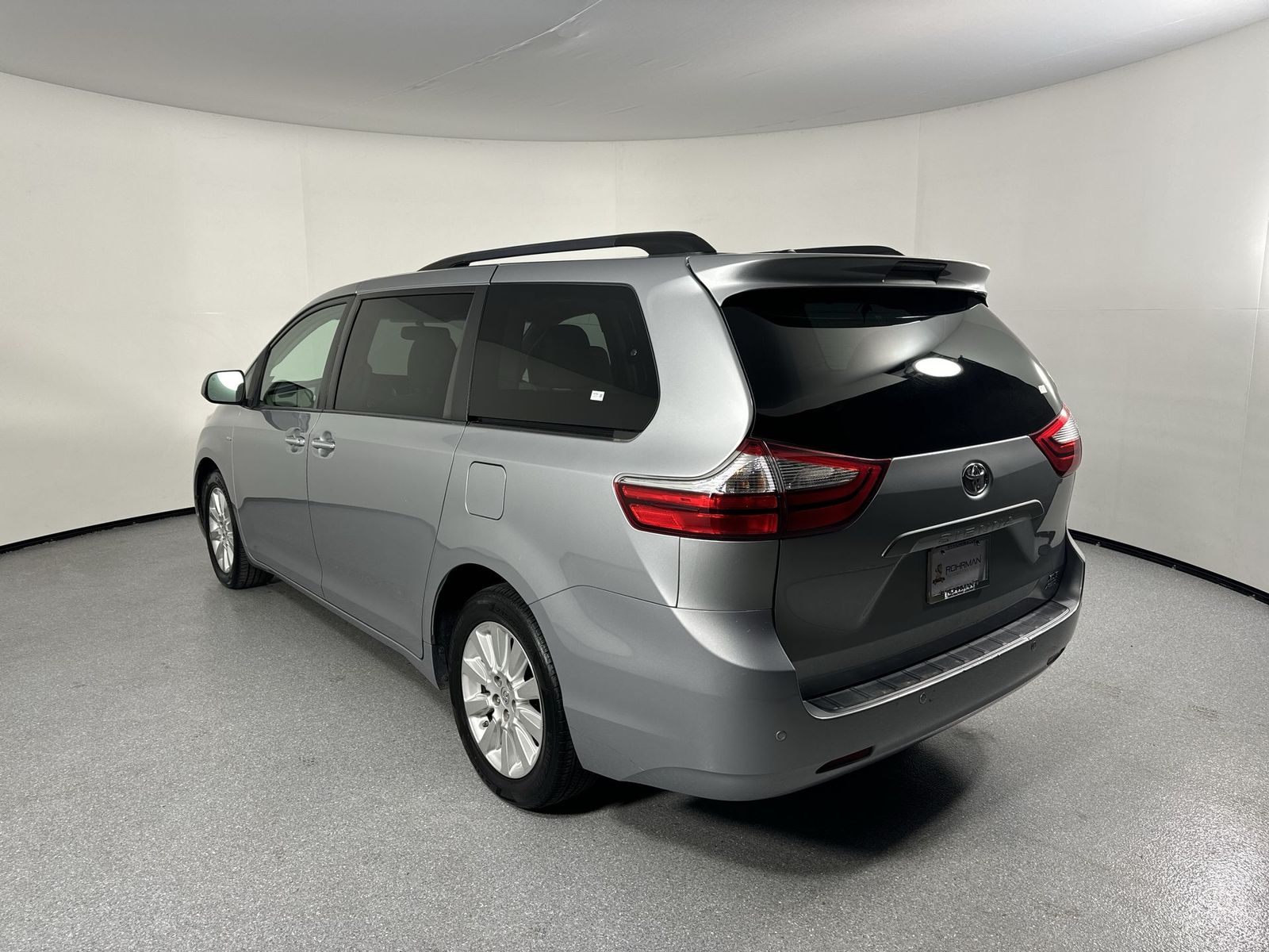 2016 Toyota Sienna Limited 31