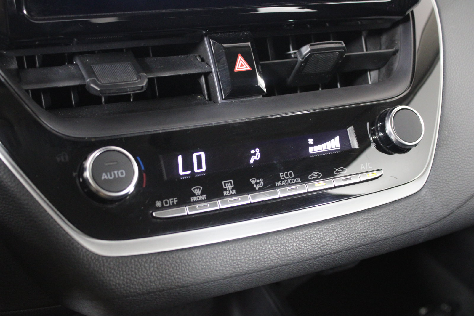 Used 2025 White Toyota LE image 12
