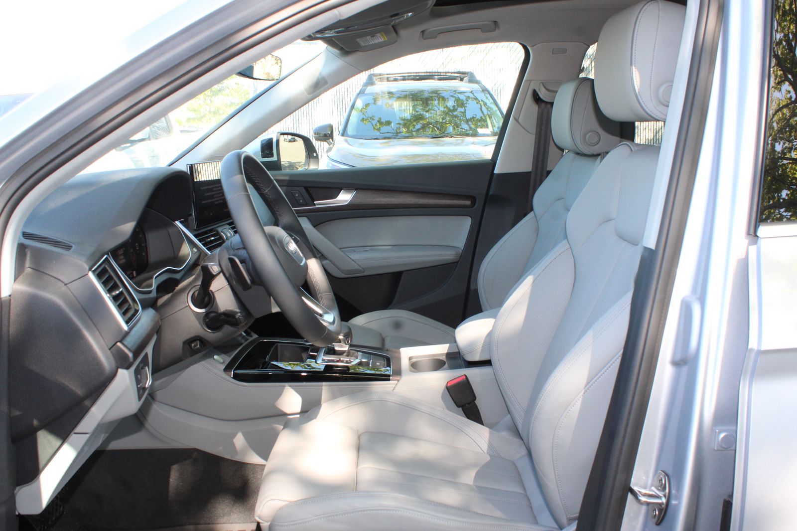 Used 2025  Audi 40 Premium Plus image 10