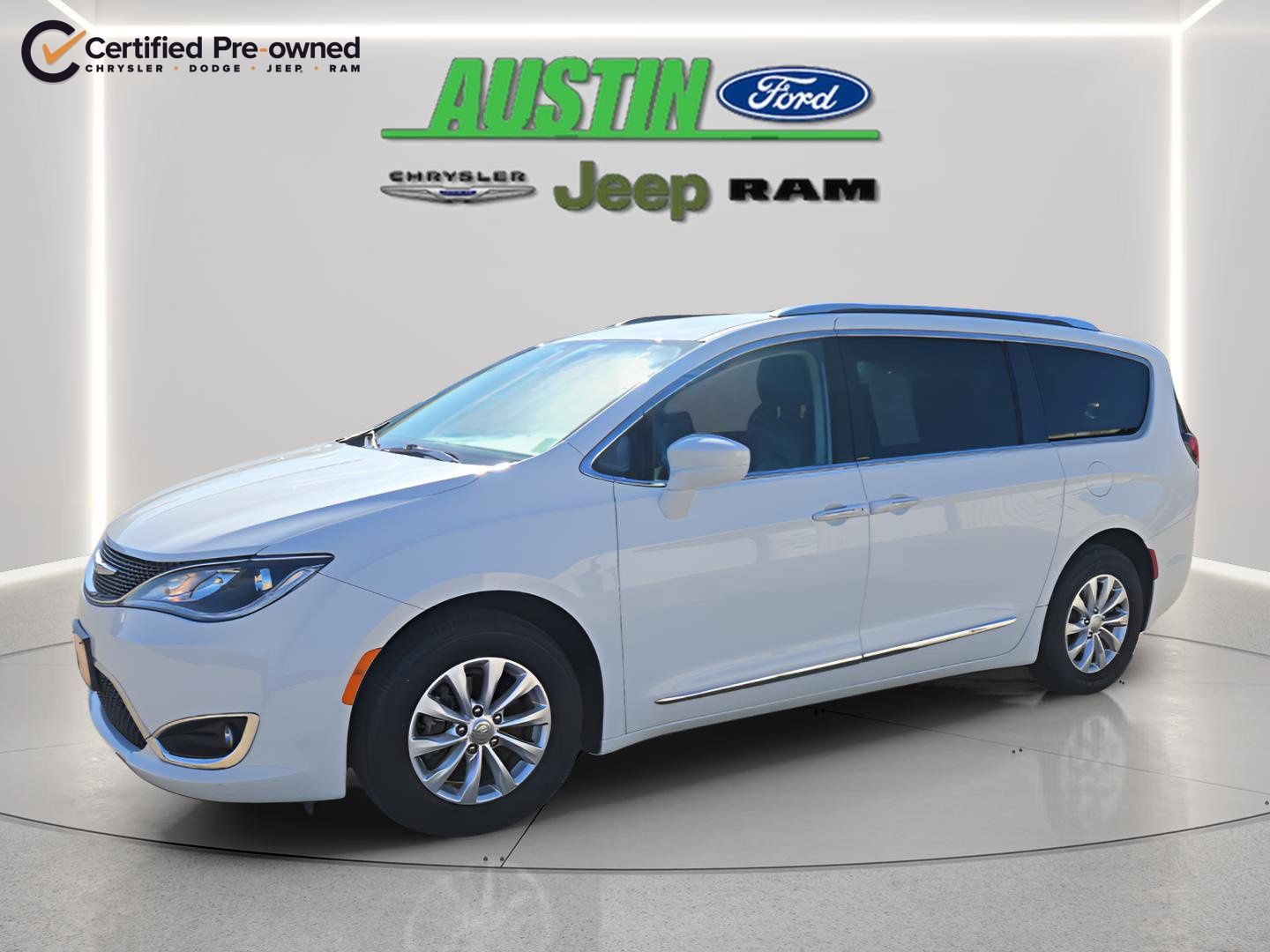 Bright White Clearcoat 2018 Chrysler Pacifica Touring L FWD Minivan Front-Wheel Drive 9-Speed Automatic