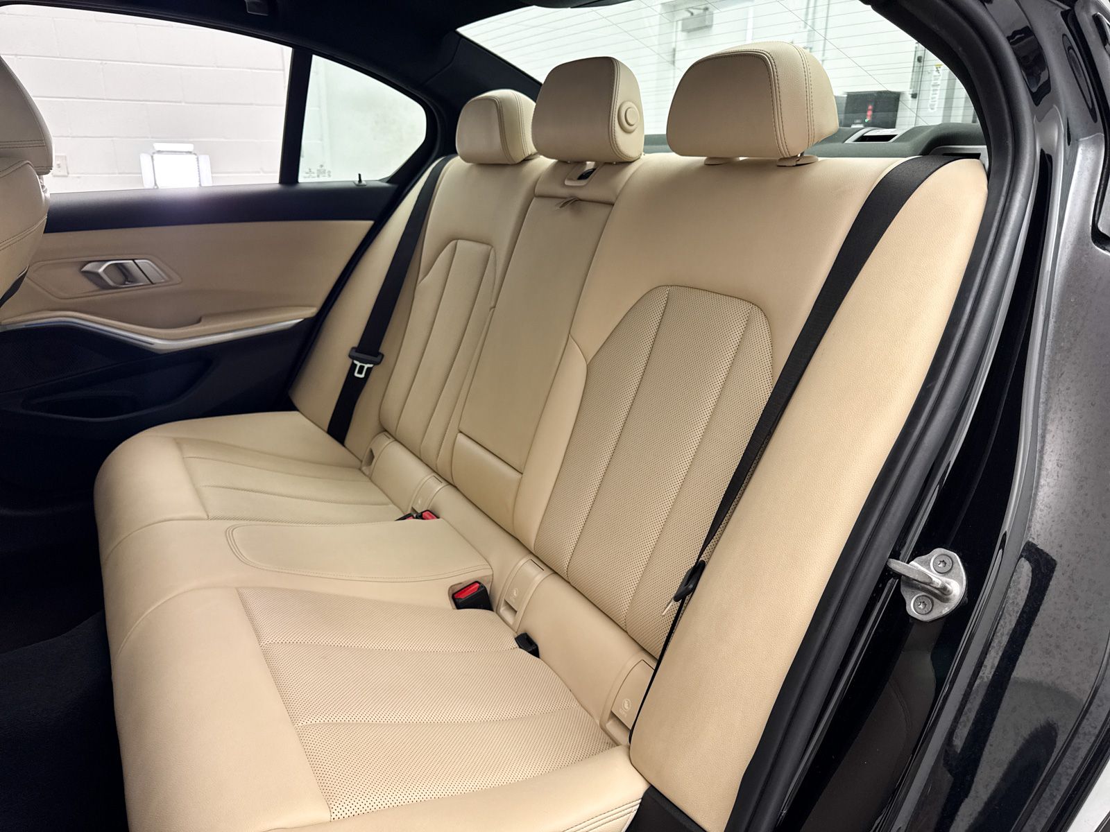 2023 BMW 3 Series 330e - Photo 27