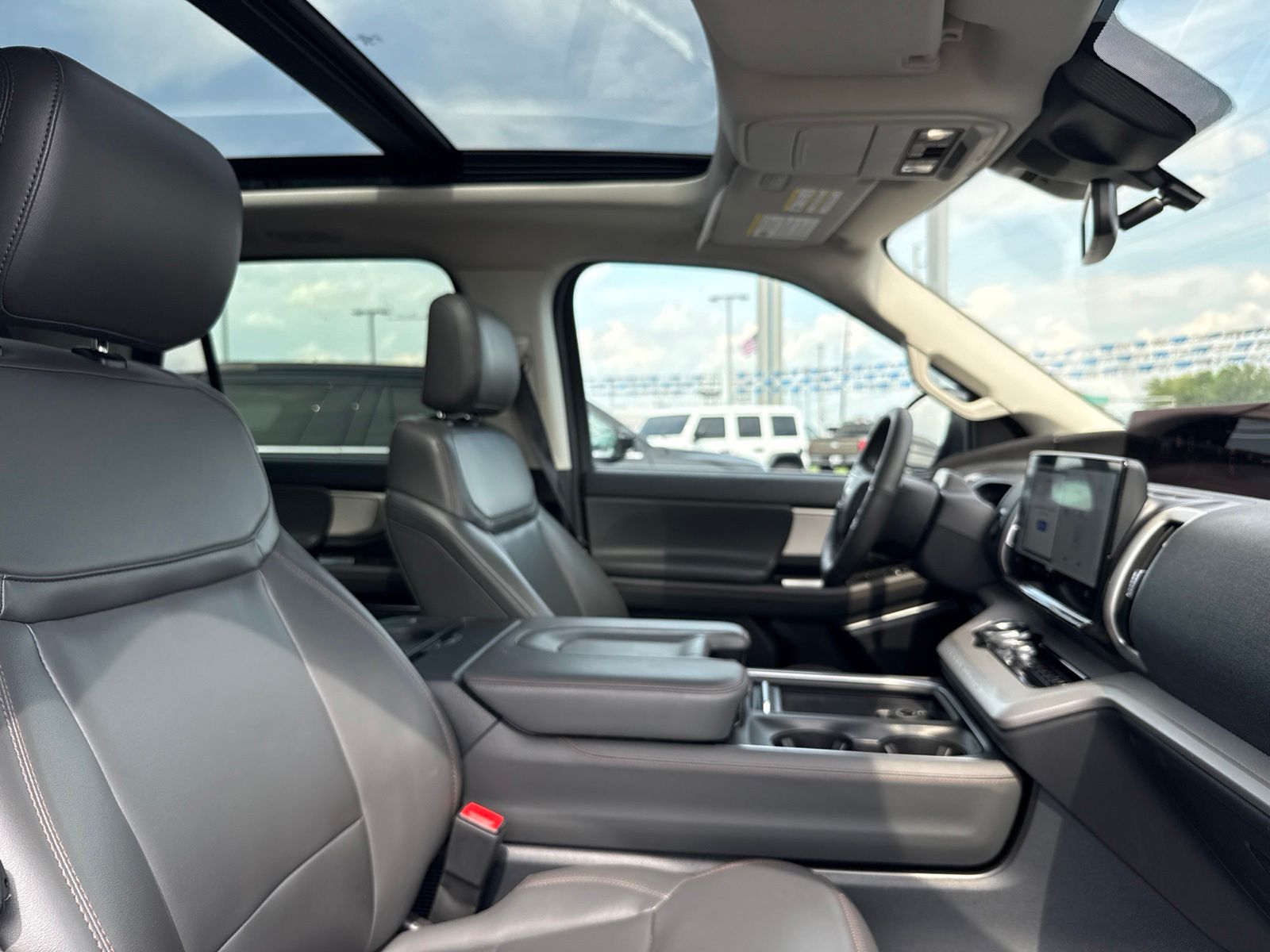 2025 Ford Expedition image 16