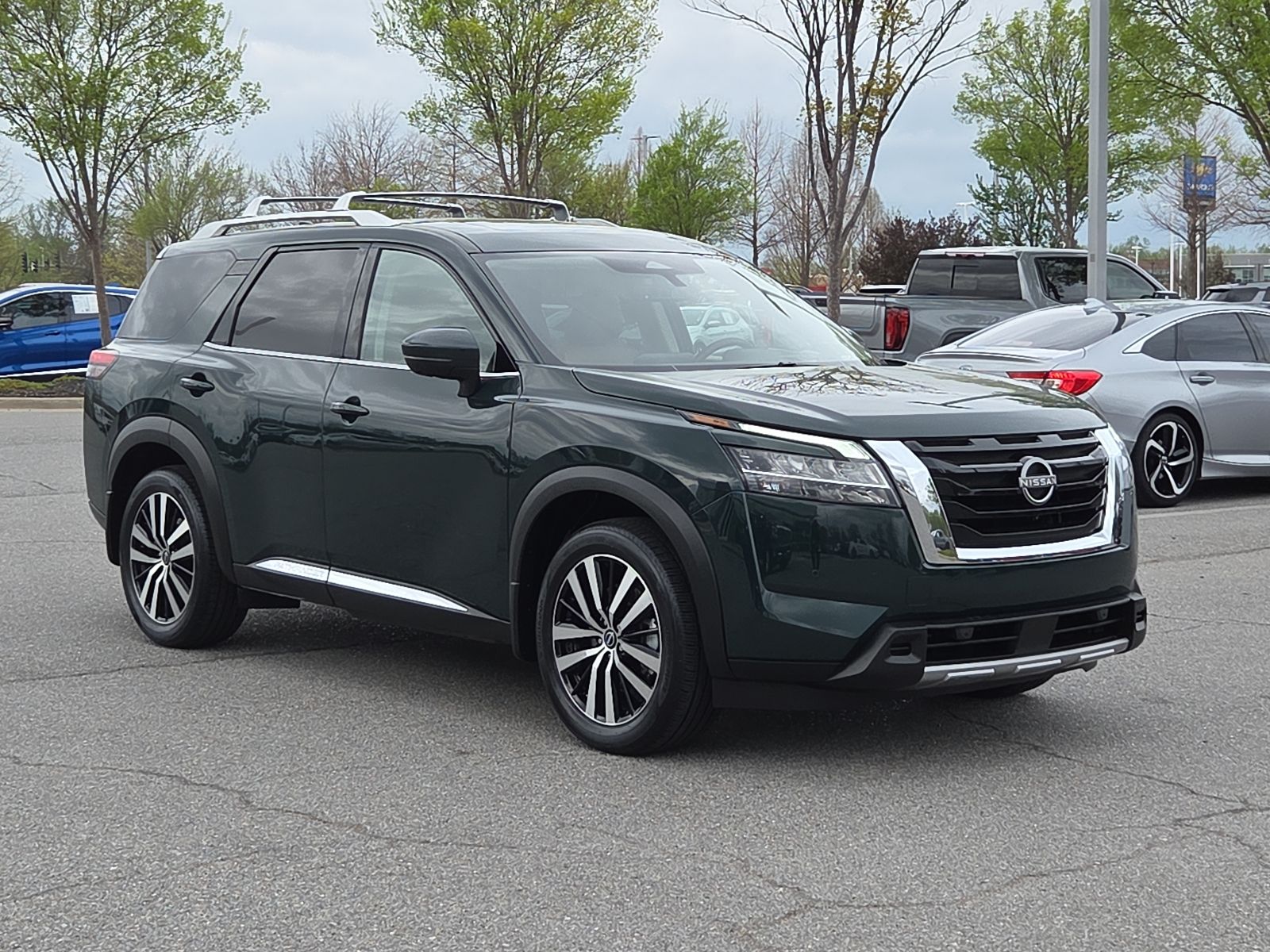 Black (Obsidian Green Pearl) 2023 Nissan Pathfinder Platinum FWD SUV / Crossover Front-Wheel Drive 9-Speed Automatic
