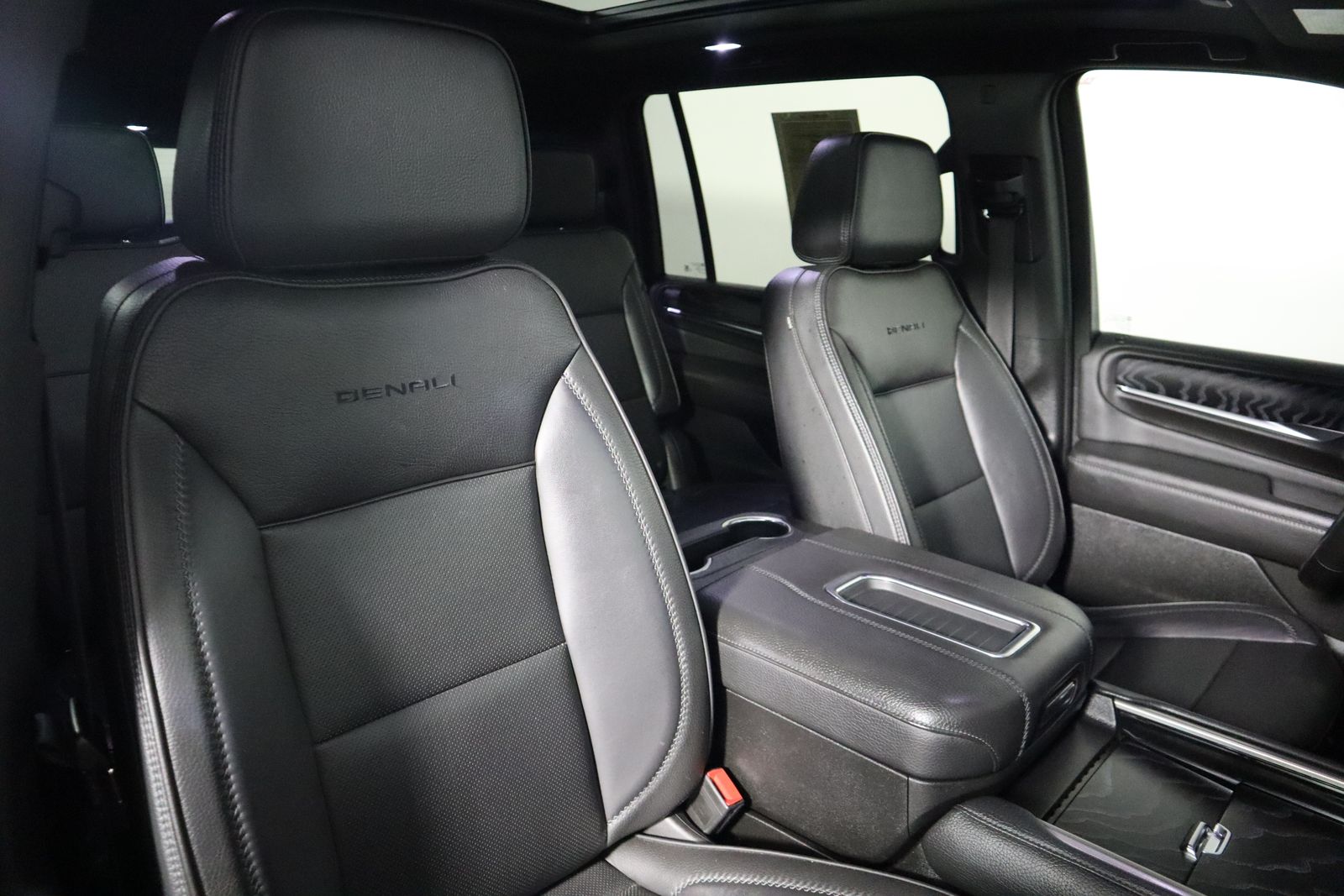 2023 GMC Yukon XL Denali photo