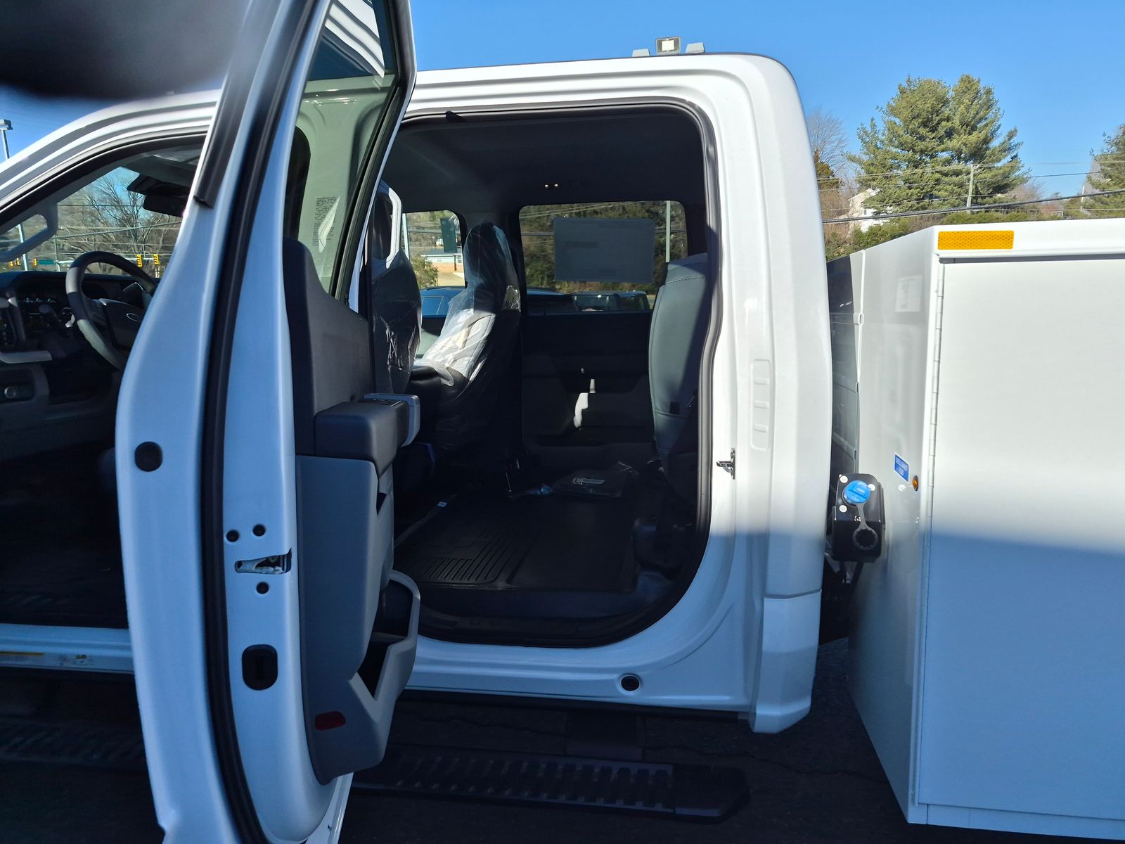 New 2026 Oxford White Ford XL image 9