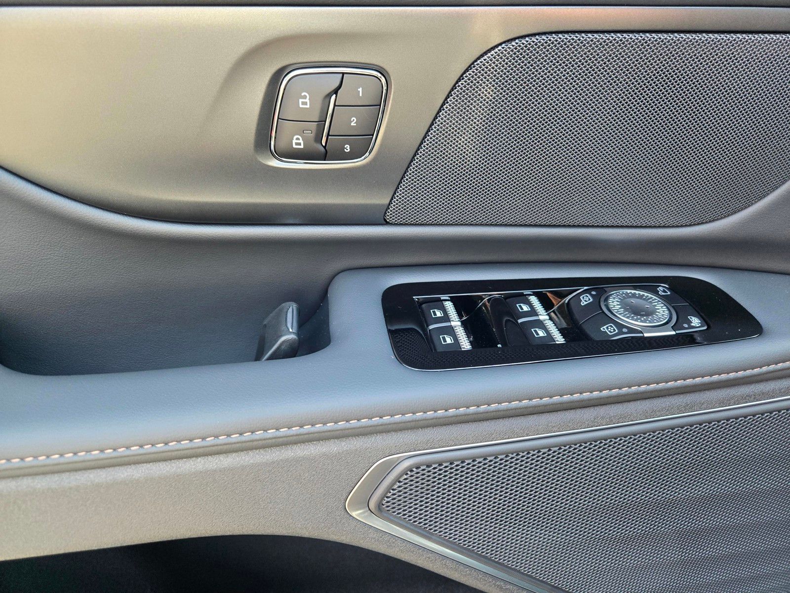 New 2025 Black Lincoln Premiere image 9