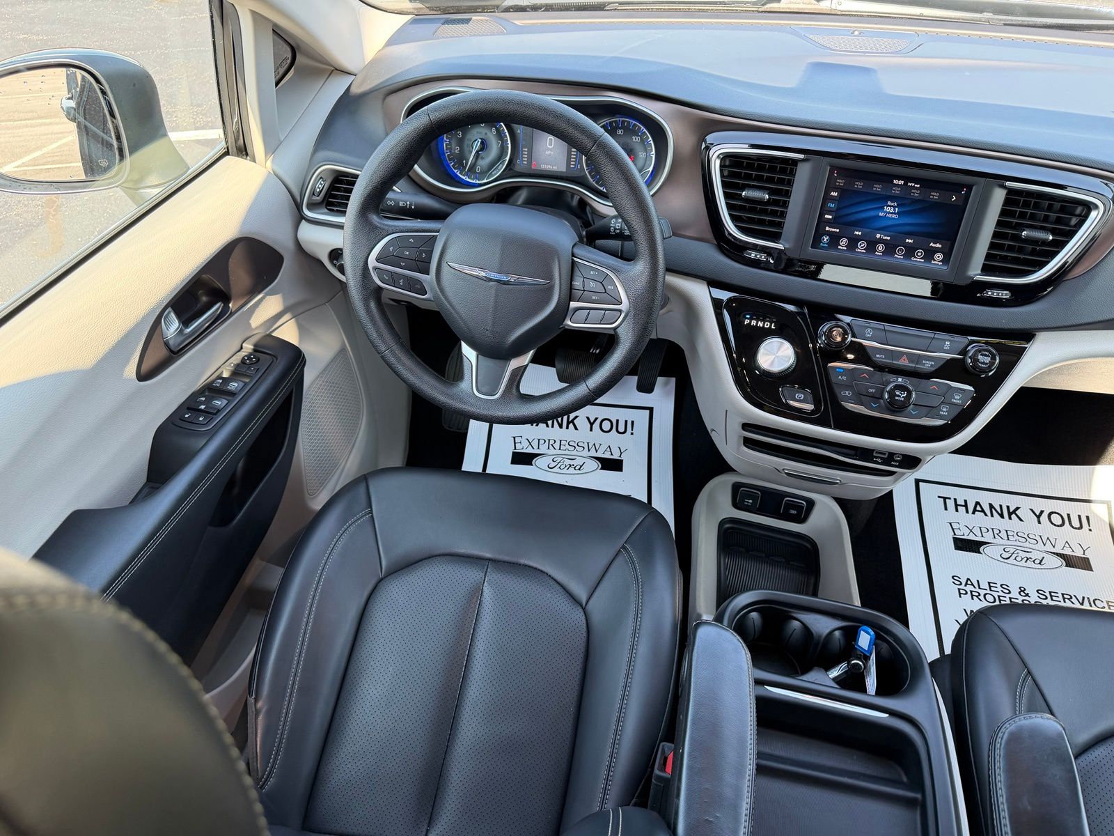 2020 Chrysler Voyager image 16