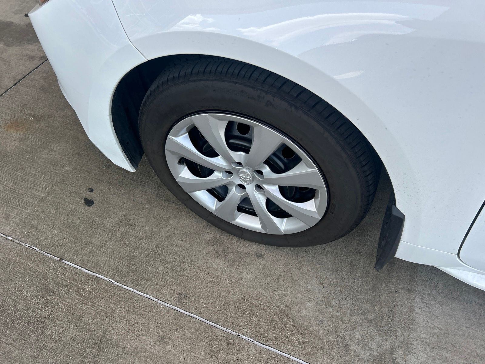 Used 2024 White Toyota LE image 25