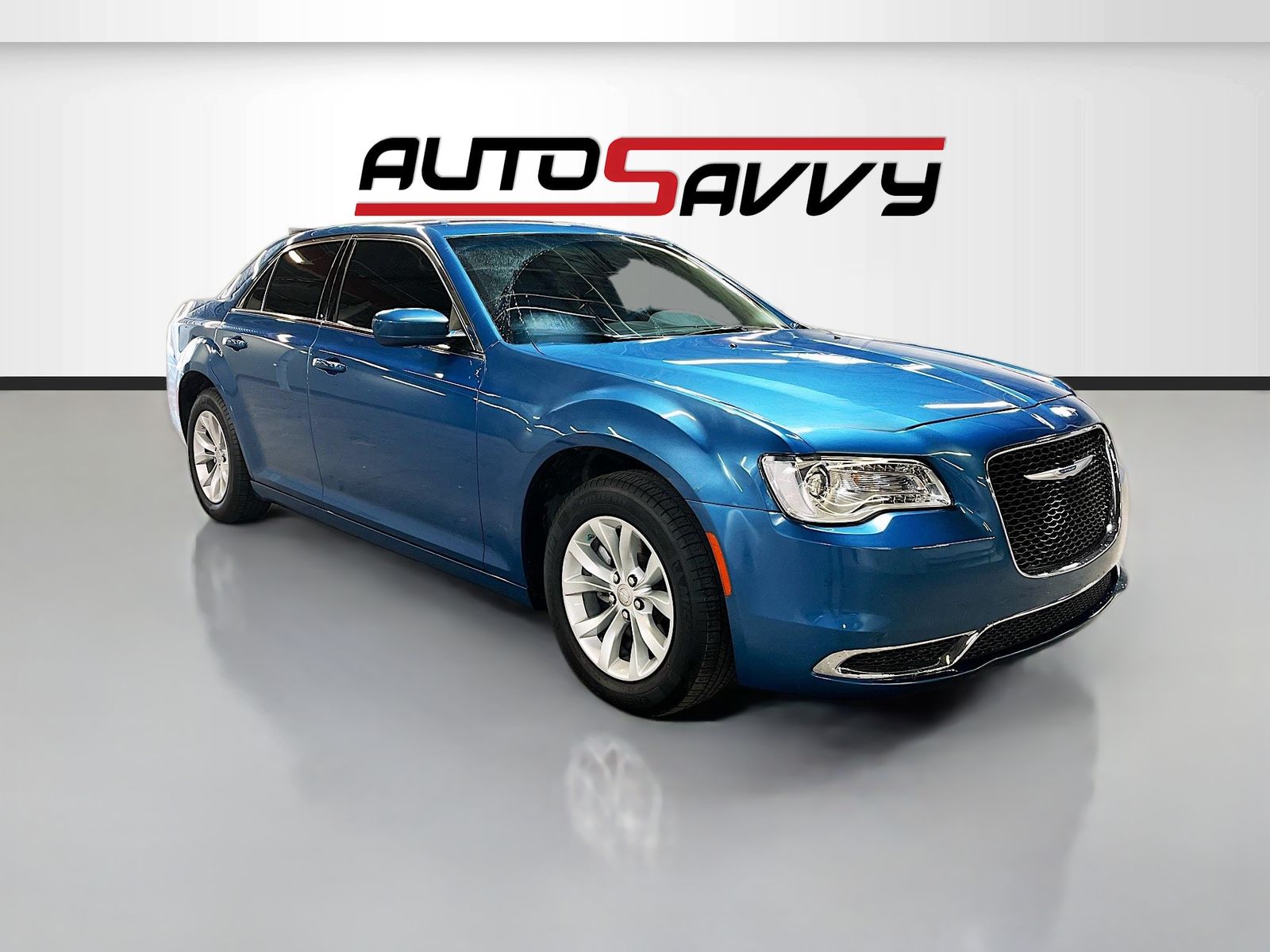 2023 Chrysler 300 Touring's photo