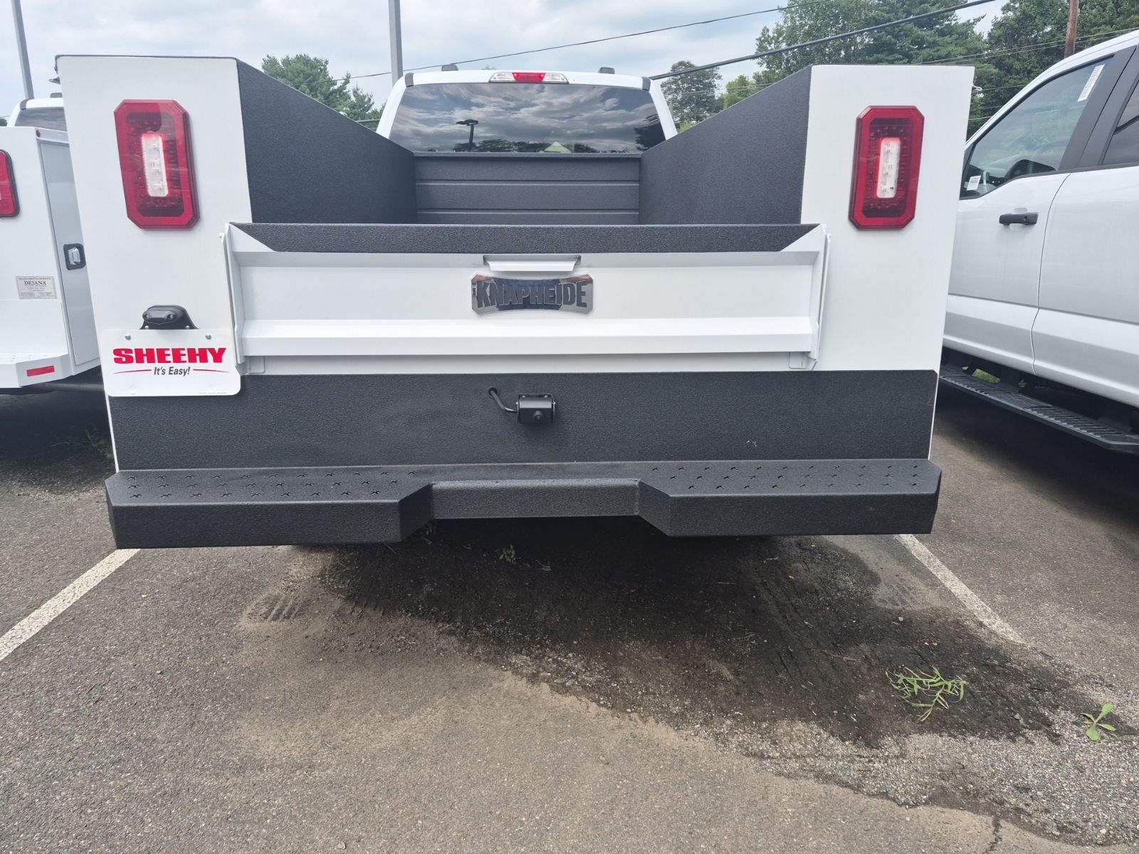 New 2026 Oxford White Ford XLT SERVICE BODY image 4