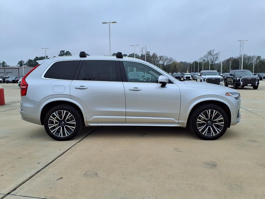 2022 Volvo XC90 T6 Momentum Silver at DeMontrond Auto Country