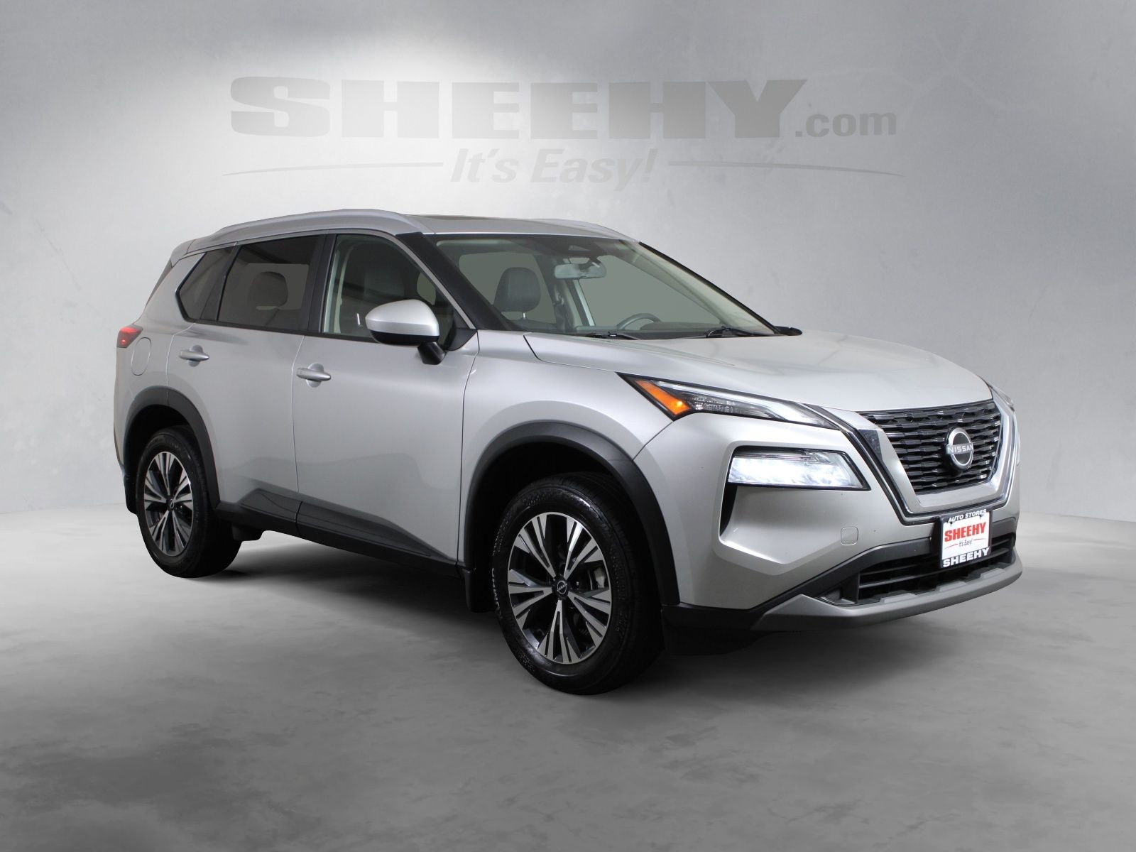 Used 2023 Silver Nissan SV image 2
