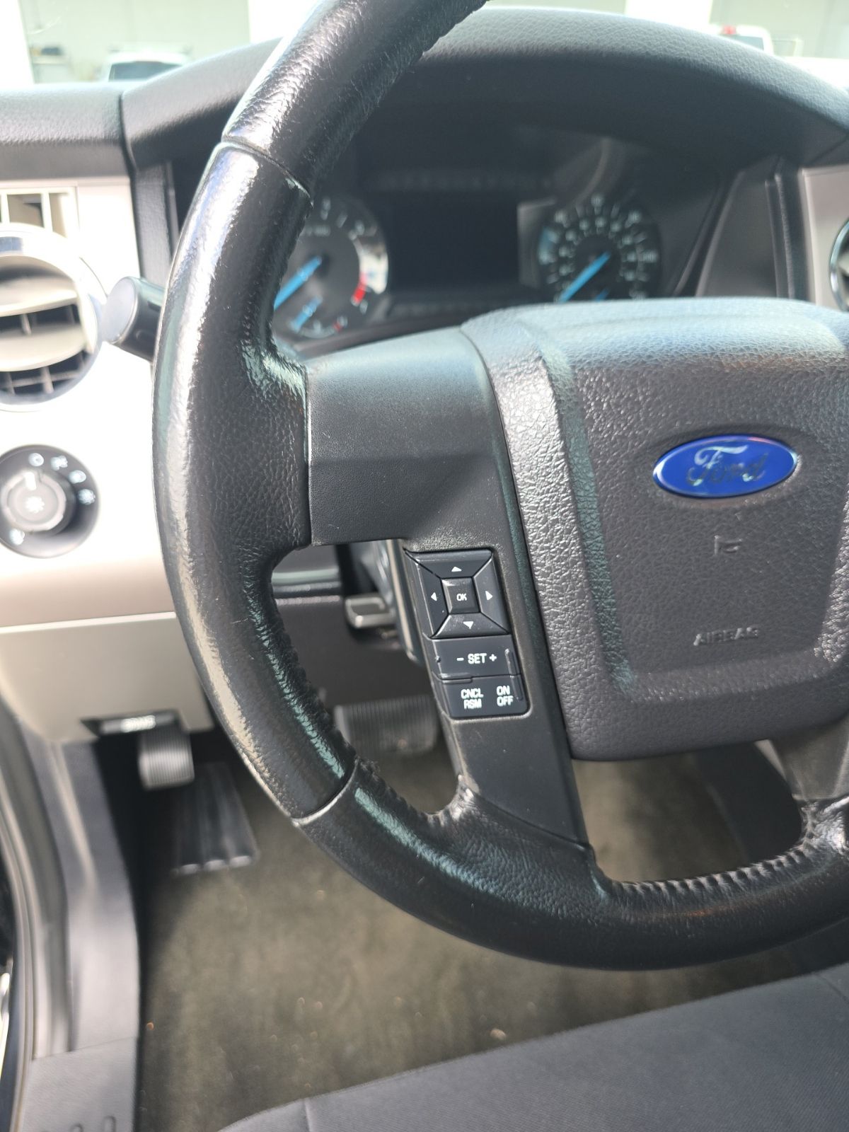 Used 2017 Ford Expedition XLT with VIN 1FMJU1JT5HEA12517 for sale in Dilley, TX