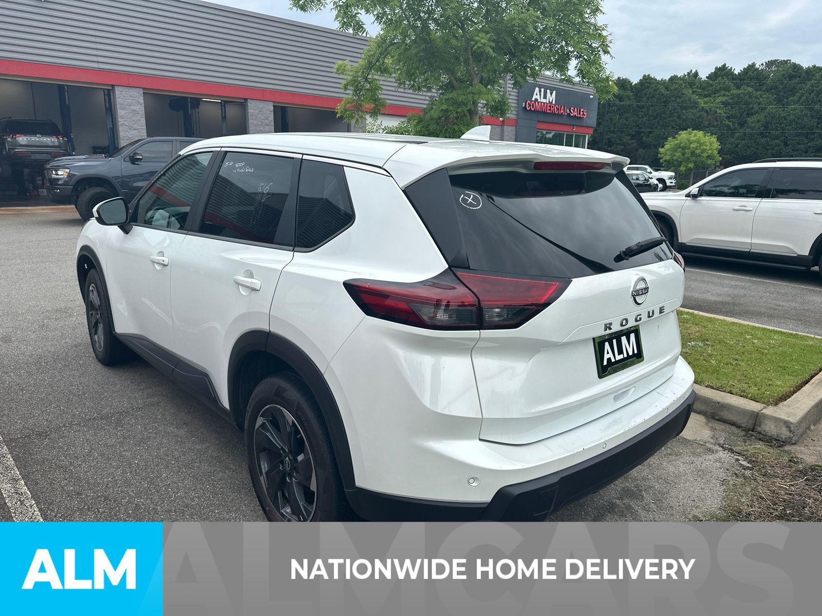 Used 2025 White Nissan SV image 5