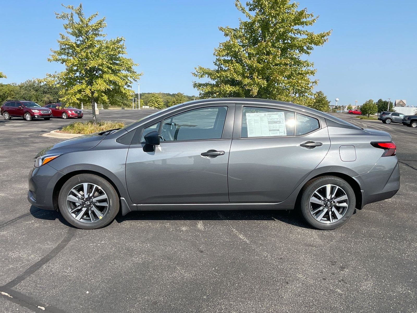 2024 Nissan Versa 1.6 S 30