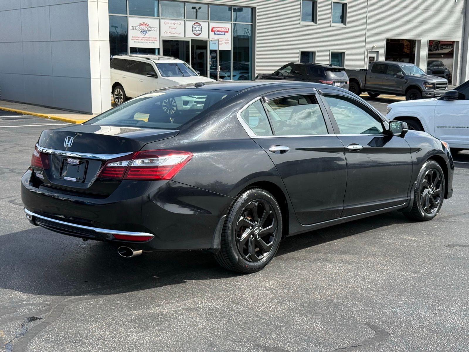 View vehicle photo 3