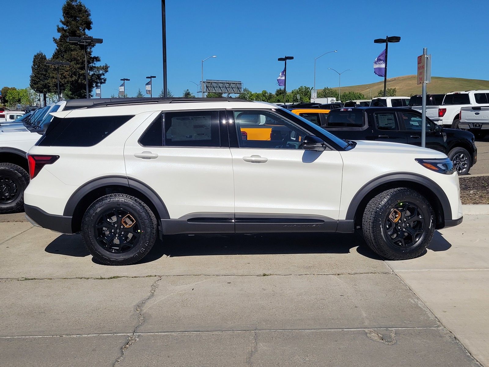 New 2026 White Ford Tremor image 3