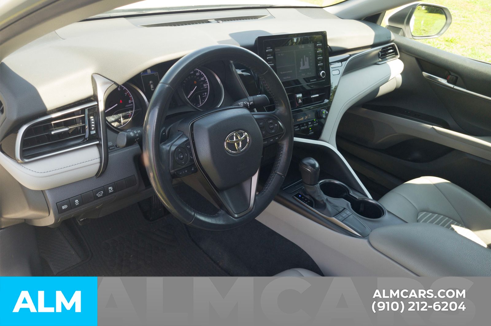 Used 2023 Ice Toyota SE image 6