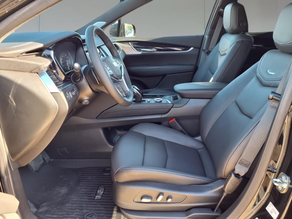 2025 Cadillac XT5 Premium Luxury Black at Toyota of Victoria