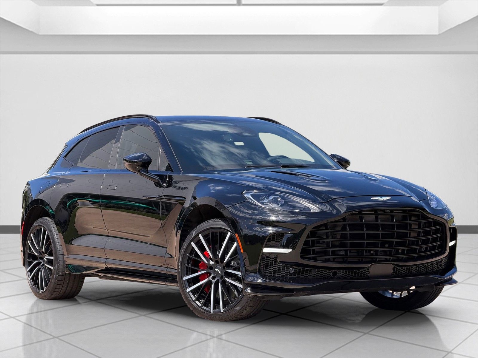 2025 Aston Martin DBX 4.0 V8 707 AWD's photo
