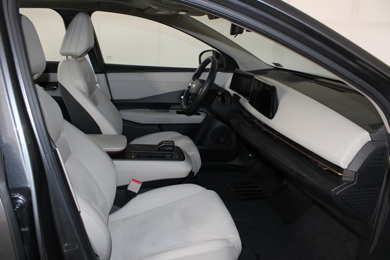 Used 2023 Gray Nissan EVOLVE+ image 18