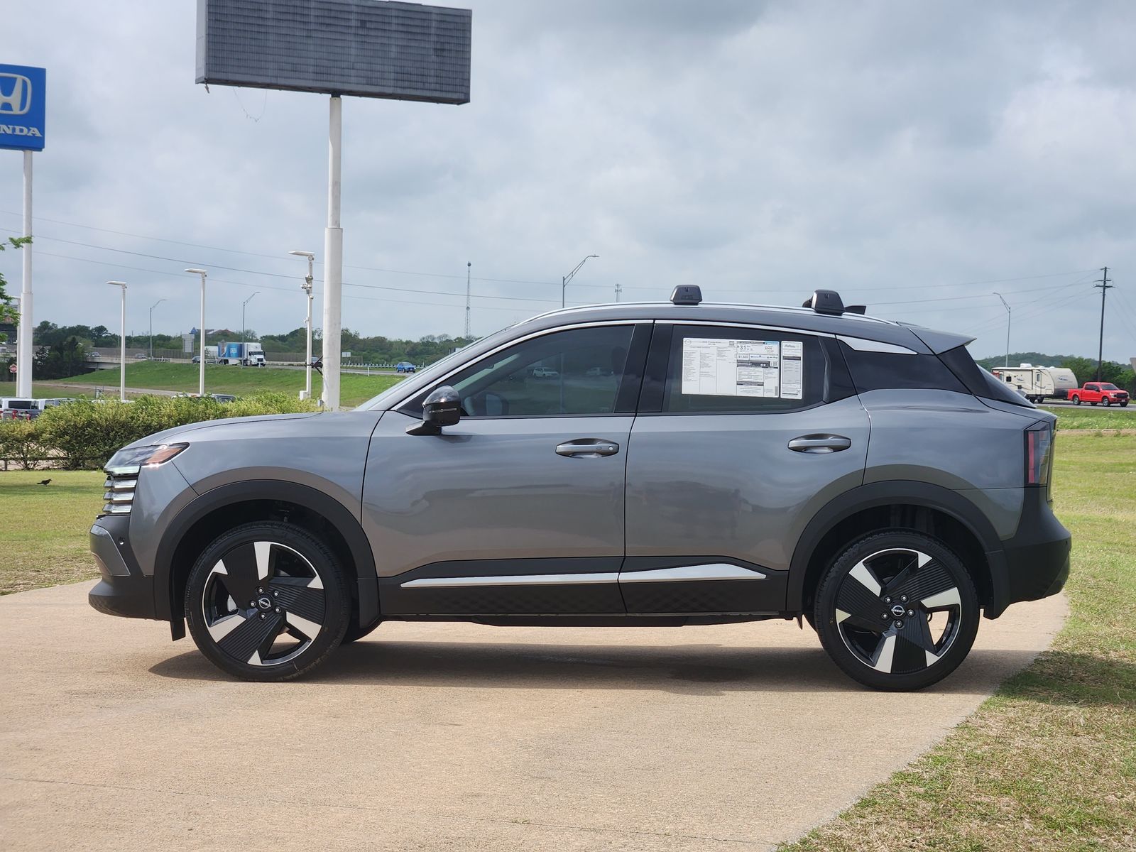 View vehicle photo 3