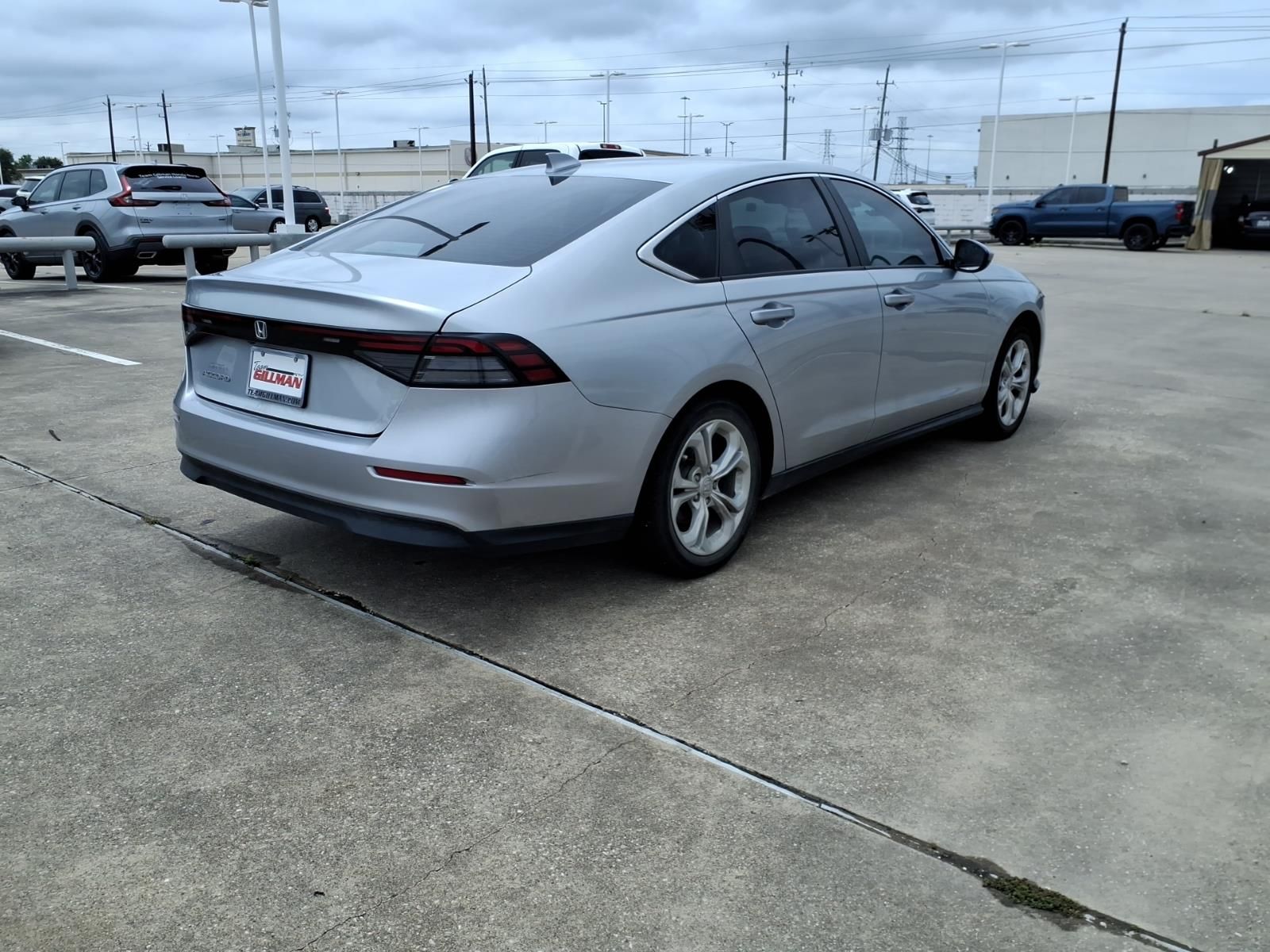 View vehicle photo 4