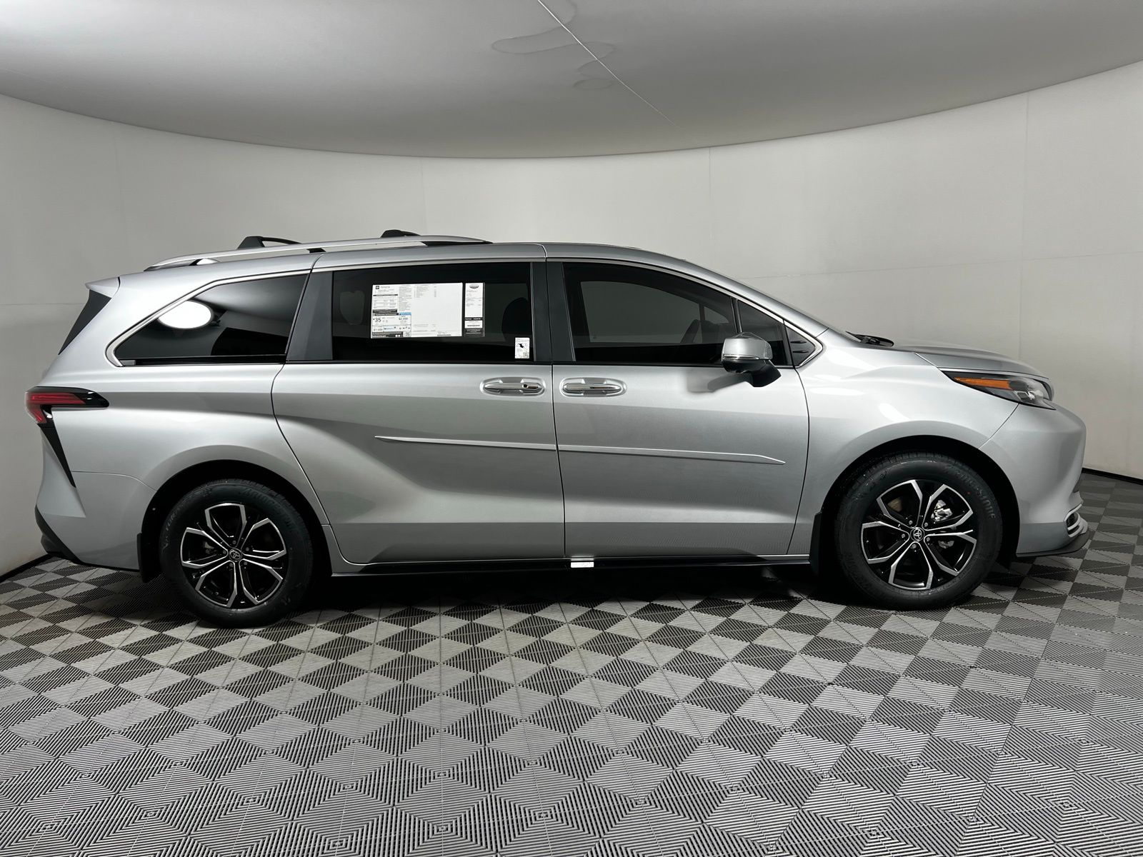 2025 Toyota Sienna Platinum 4